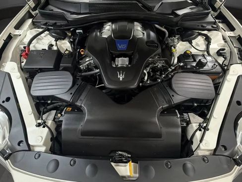 Used 2015 Maserati Quattroporte S Q4 AWD/4WD image 22