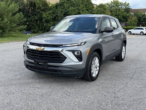 Used 2024 Chevrolet TrailBlazer LS FWD image 1