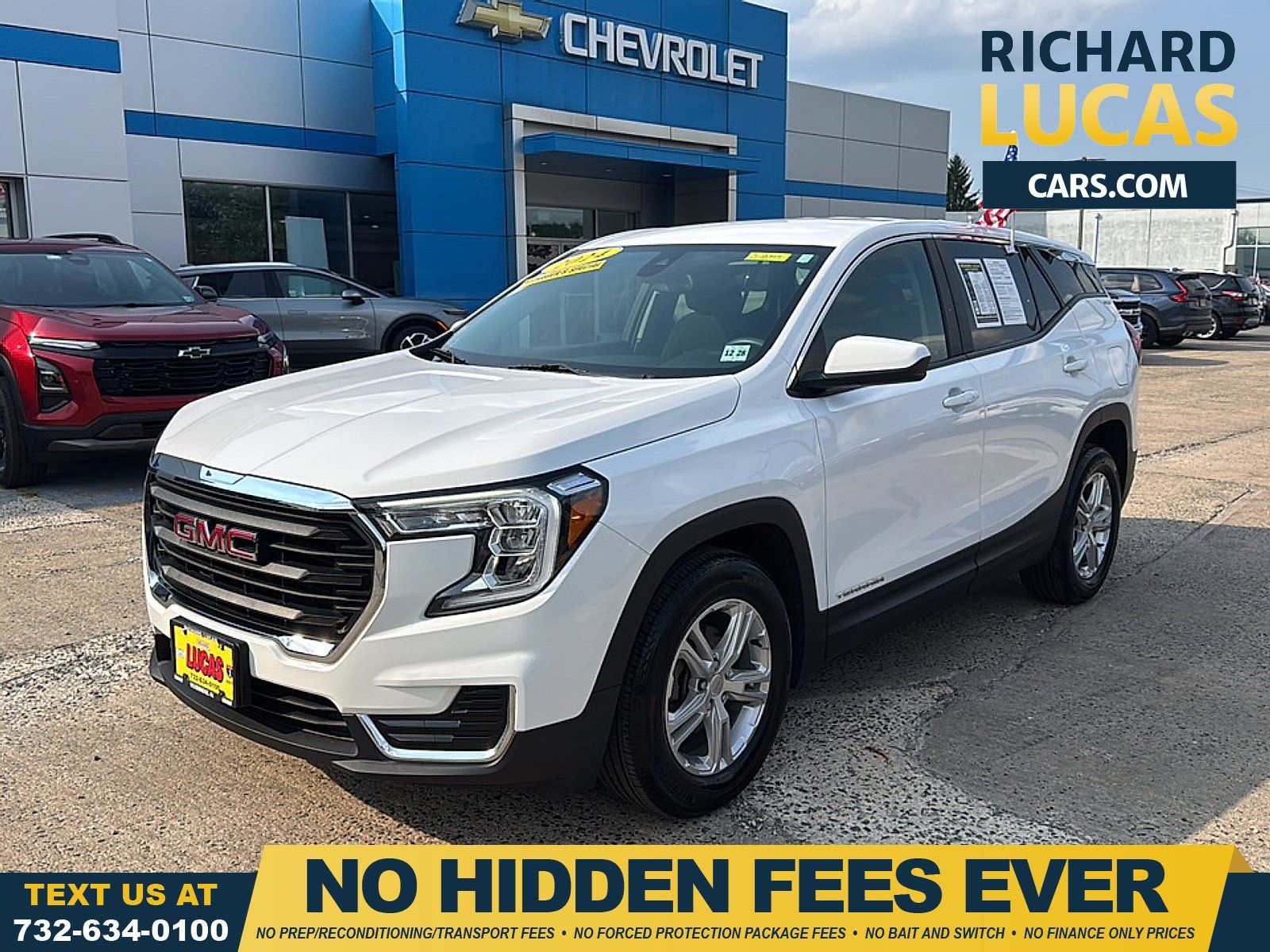 Used 2024 GMC Terrain SLE FWD image 1