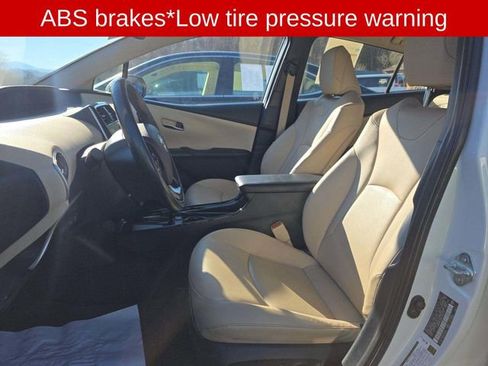 Used 2021 Toyota Prius XLE image 5