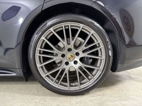 Certified 2023 Porsche Panamera 4 Platinum Edition image 14