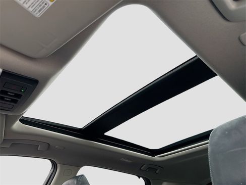 Used 2022 Nissan Rogue Platinum w/ Head-Up Display Package image 18