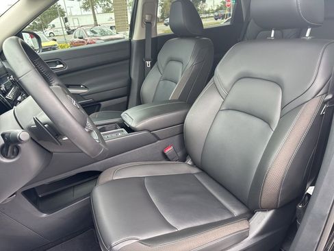 Used 2025 Nissan Pathfinder SL image 24