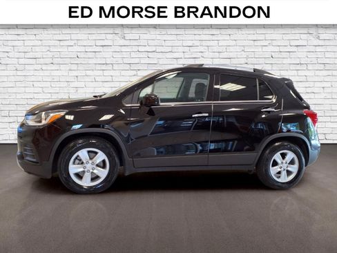 Used 2020 Chevrolet Trax LT w/ LT Convenience Package FWD image 2