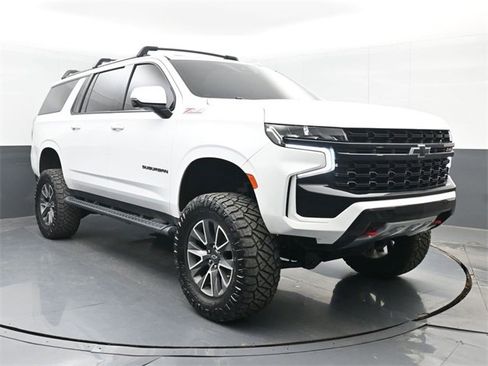 Used 2023 Chevrolet Suburban Z71 w/ Luxury Package image 2