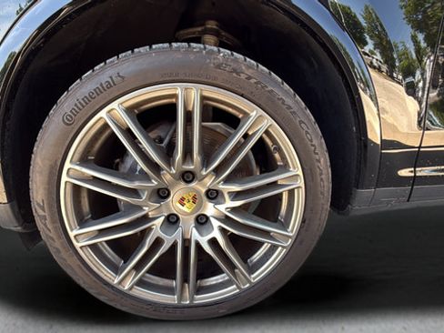 Used 2018 Porsche Cayenne AWD/4WD image 25