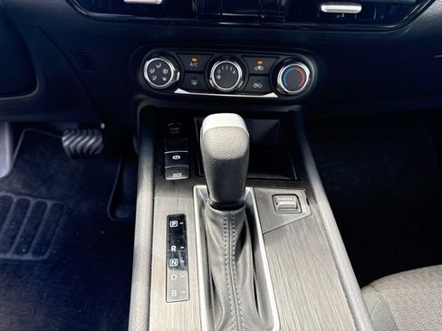 Used 2025 Nissan Kicks S AWD/4WD image 18