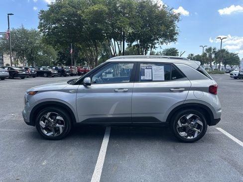 Used 2025 Hyundai Venue SEL FWD image 6