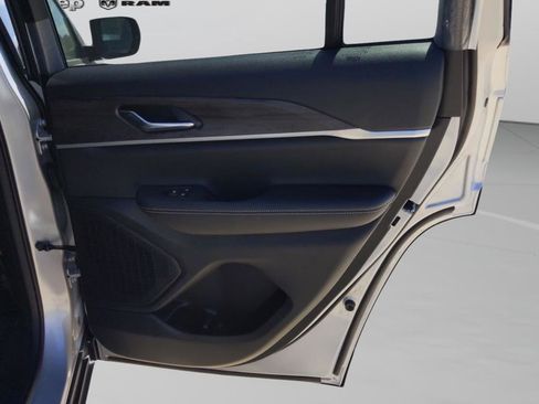 New 2025 Jeep Grand Cherokee Limited RWD image 28