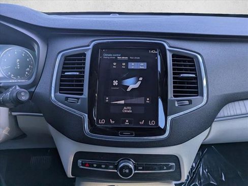Used 2020 Volvo XC90 T5 Momentum w/ Protection Package Premier image 13