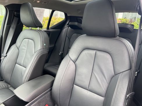 Certified 2023 Volvo XC40 B5 Plus w/ Protection Package Premier image 14