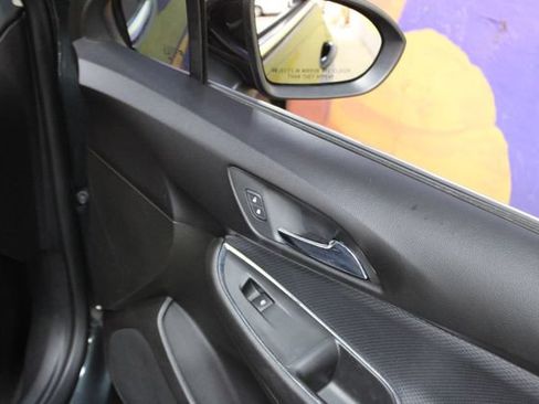 Used 2018 Chevrolet Cruze LT FWD image 11
