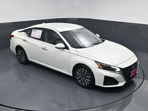 Used 2023 Nissan Altima 2.5 SV image 14