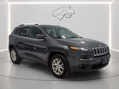Used 2018 Jeep Cherokee Latitude Plus w/ Comfort/Convenience Group AWD/4WD image 7