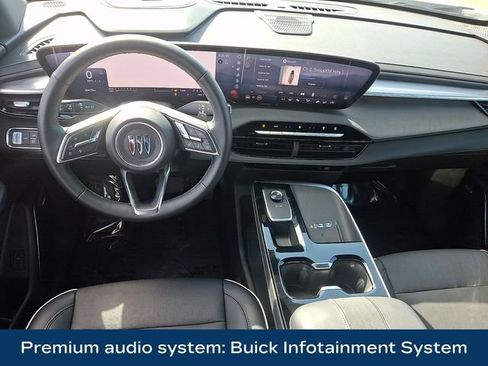 Used 2025 Buick Enclave Preferred image 3