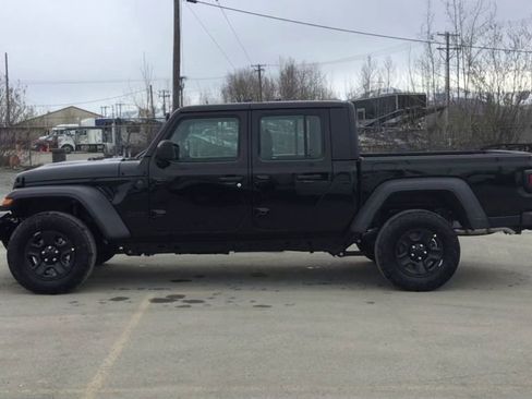 New 2025 Jeep Gladiator Sport image 5