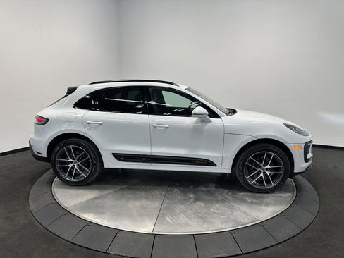 Certified 2025 Porsche Macan image 8