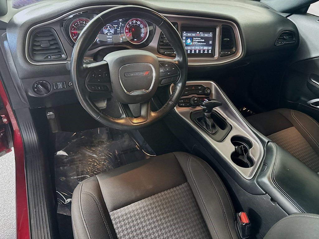 Used 2022 Dodge Challenger SXT RWD image 16