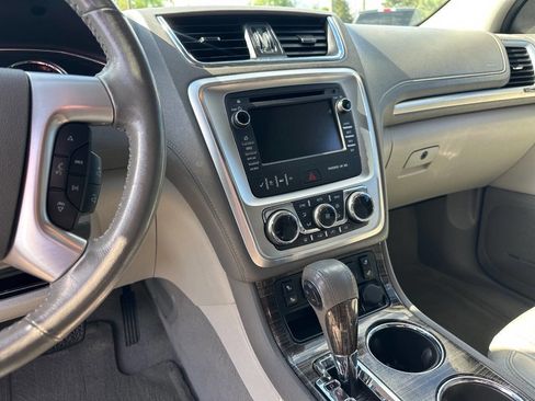 Used 2015 GMC Acadia SLT FWD image 3