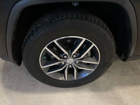 Used 2017 Jeep Grand Cherokee Limited image 10