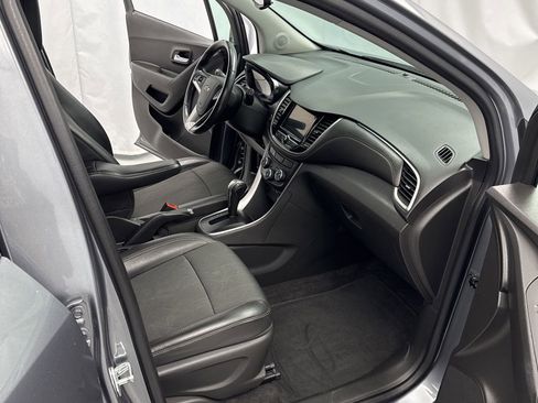 Used 2019 Chevrolet Trax LT w/ LT Convenience Package image 25