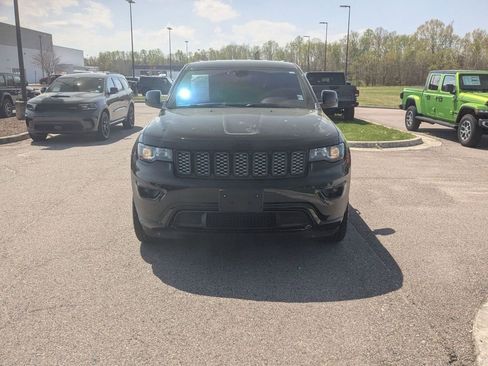 Used 2018 Jeep Grand Cherokee Altitude image 8