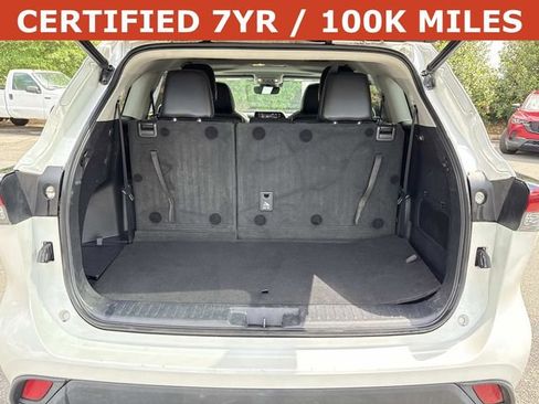 Used 2021 Toyota Highlander XLE image 12