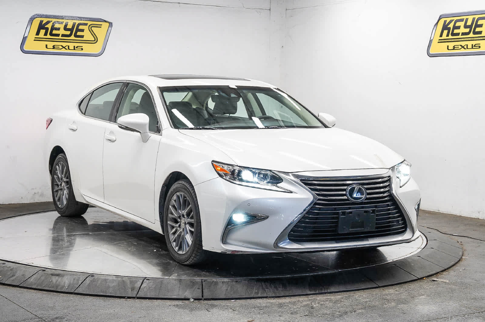 Used 2018 Lexus ES 350 w/ Premier Package FWD image 5