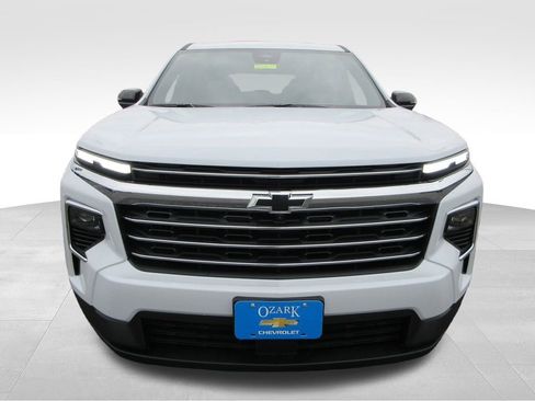 New 2026 Chevrolet Traverse LT w/ Sun and Wheel Package AWD/4WD image 8