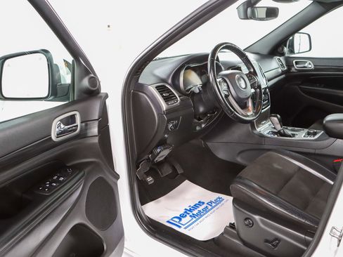 Used 2020 Jeep Grand Cherokee Altitude image 3