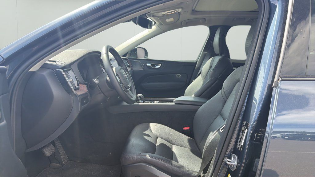 Used 2024 Volvo XC60 B5 Plus w/ Protection Package Premier AWD/4WD image 9