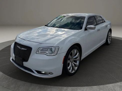 Used 2019 Chrysler 300 Limited RWD image 3