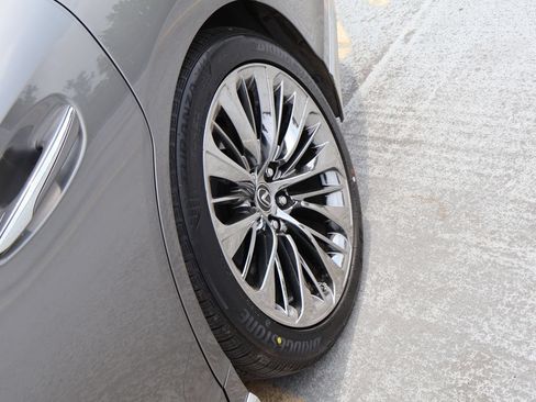Used 2022 Lexus LS 500 AWD w/ Luxury Package image 40