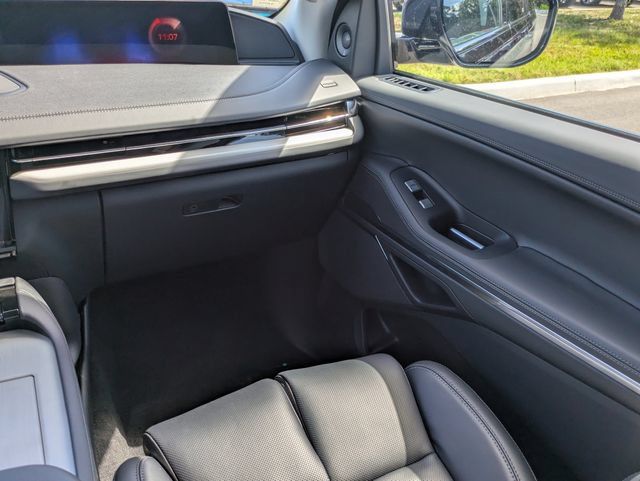 New 2027 Lincoln Navigator Premiere RWD image 17