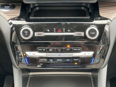 Used 2022 Ford Explorer Limited w/ Equipment Group 301A image 25