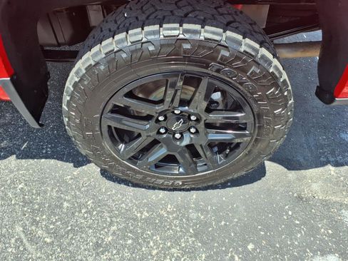 Used 2024 Chevrolet Silverado 1500 LT Trail Boss w/ Convenience Package II image 7