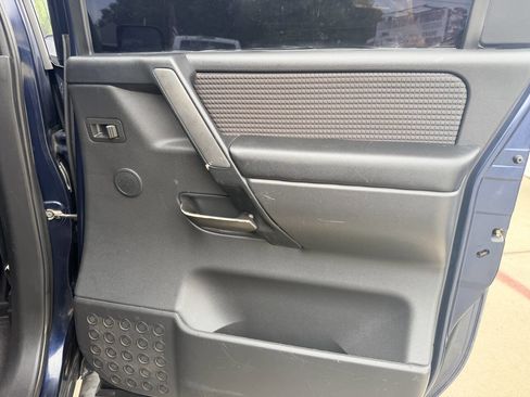 Used 2011 Nissan Titan SV w/ SV Value Truck Pkg RWD image 18