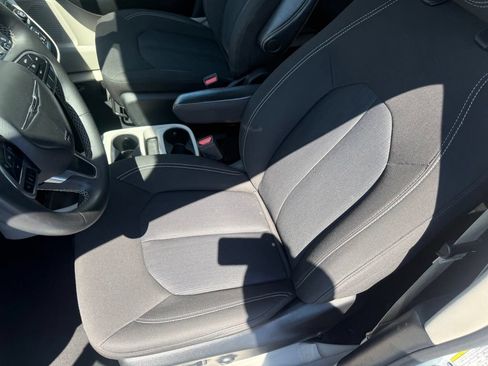 Used 2023 Chrysler Voyager LX FWD image 16