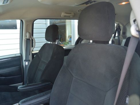 Used 2016 Dodge Grand Caravan SXT w/ Rear Park Assist Package image 12