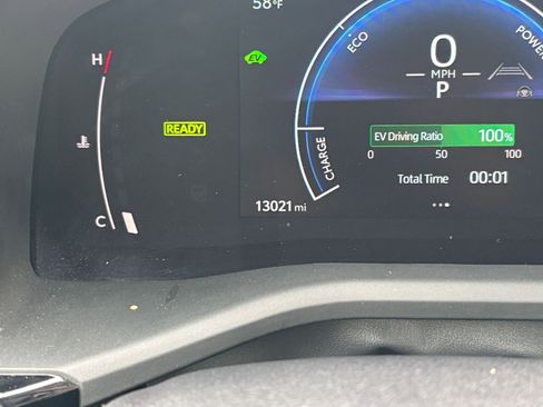 Used 2025 Toyota Camry LE image 39