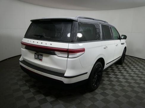 Used 2023 Lincoln Navigator Reserve image 3