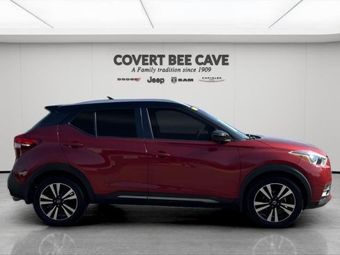 Used 2019 Nissan Kicks SR w/ Exterior Package image 11