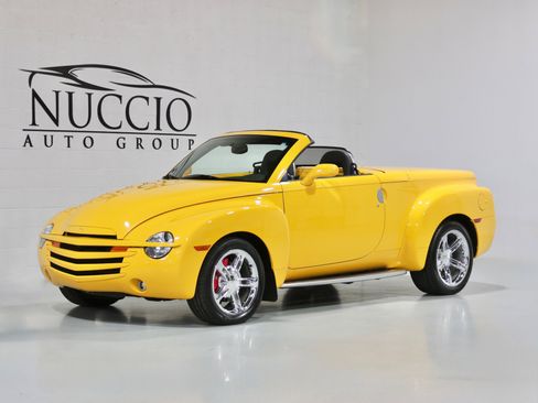 Used 2005 Chevrolet SSR w/ Preferred Equipment Group image 1