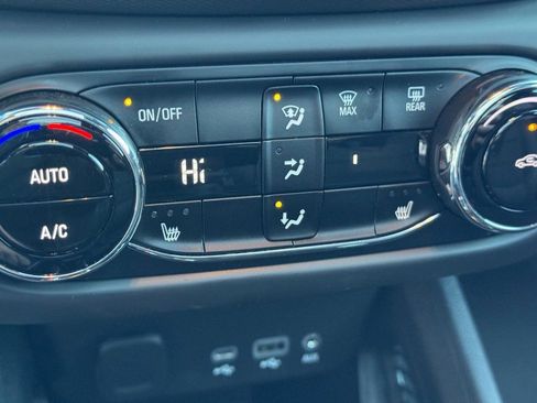 Used 2022 Chevrolet TrailBlazer RS w/ Sun and Liftgate Package image 22