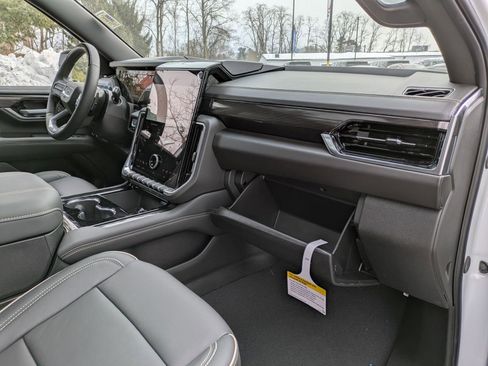 New 2026 GMC Yukon XL Elevation image 26