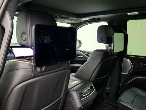 Used 2023 Cadillac Escalade ESV Sport Platinum AWD/4WD image 25