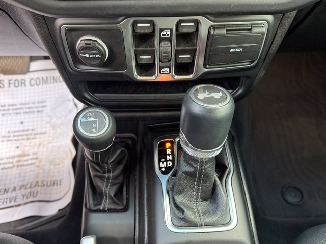 Used 2024 Jeep Wrangler Unlimited Sahara w/ Technology Group AWD/4WD image 17