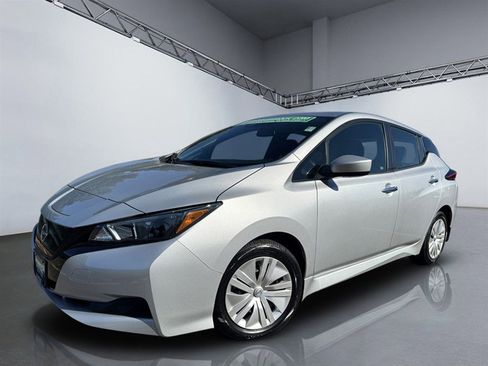 Used 2024 Nissan Leaf S image 27