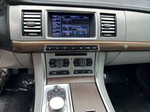Used 2012 Jaguar XF image 12