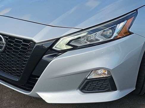 Used 2022 Nissan Altima 2.5 SR FWD image 34